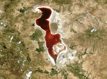 Lake Urmia in Iran turned from green to red in just a few months